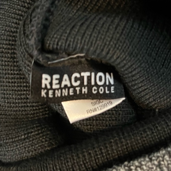 NWT Kenneth Cole REACTION two-pack beanie set. One grey and one black. OS. - Picture 6 of 8